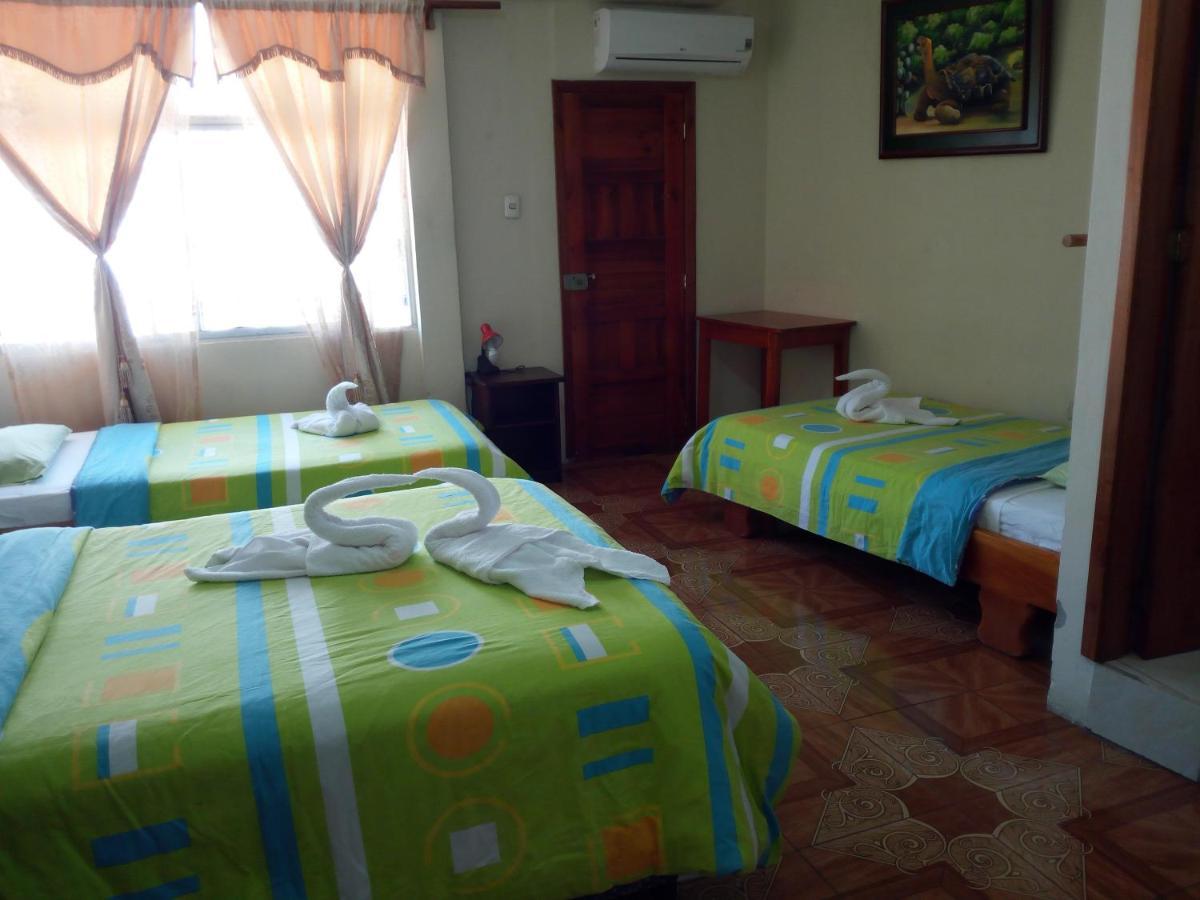 Hostal Miconia Puerto Ayora  Exterior photo
