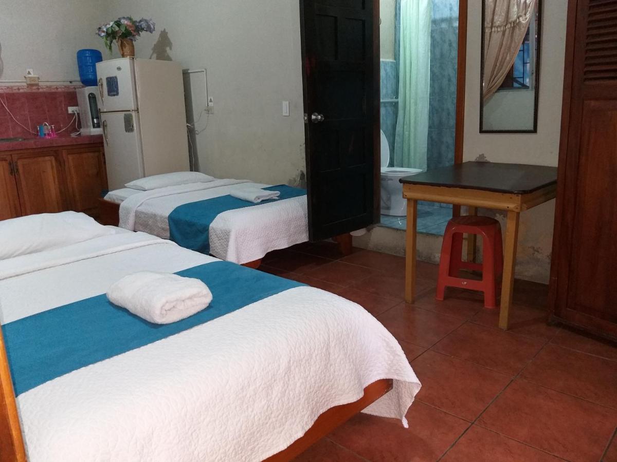 Hostal Miconia Puerto Ayora  Exterior photo