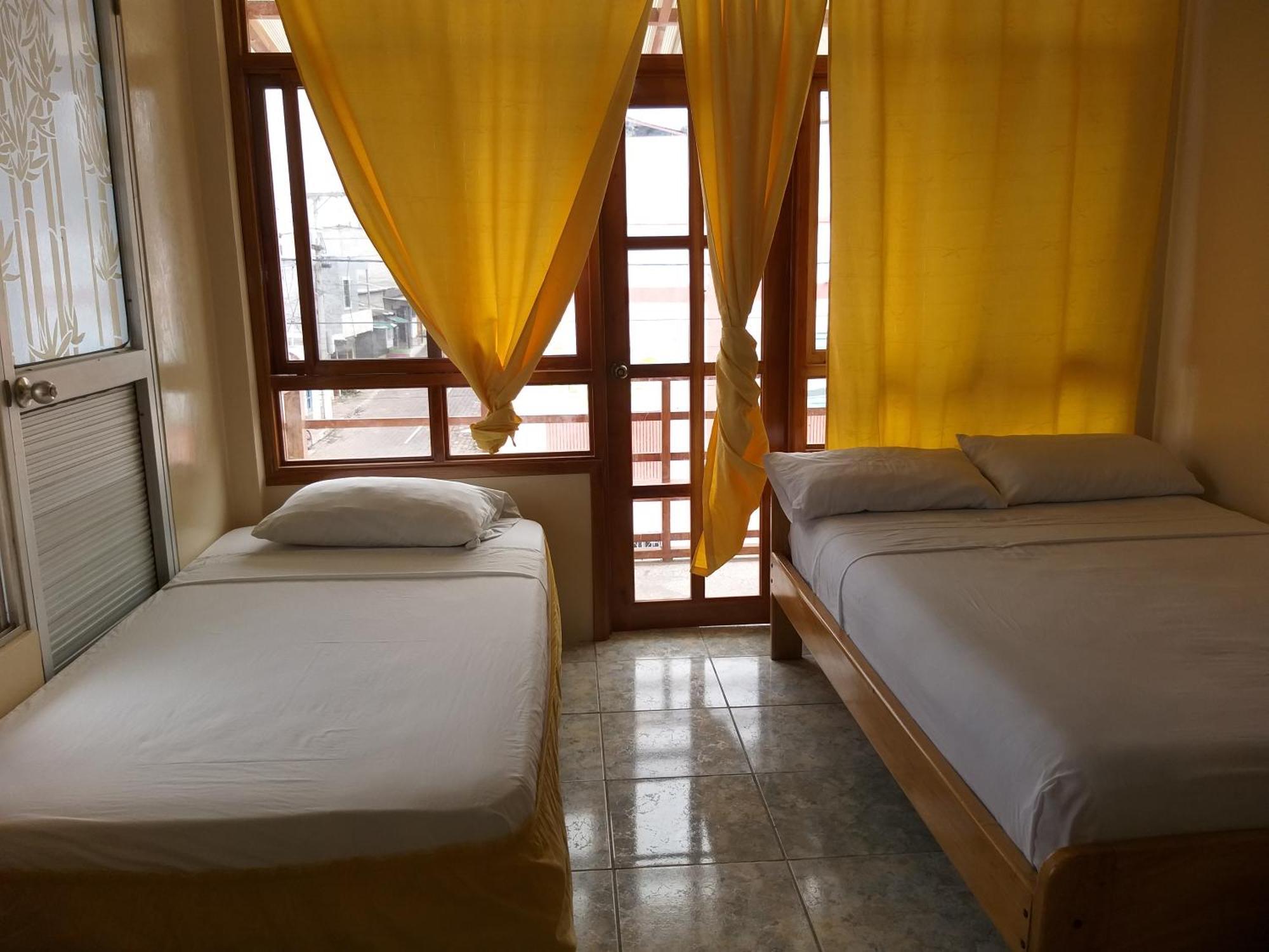 Hostal Miconia Puerto Ayora  Room photo