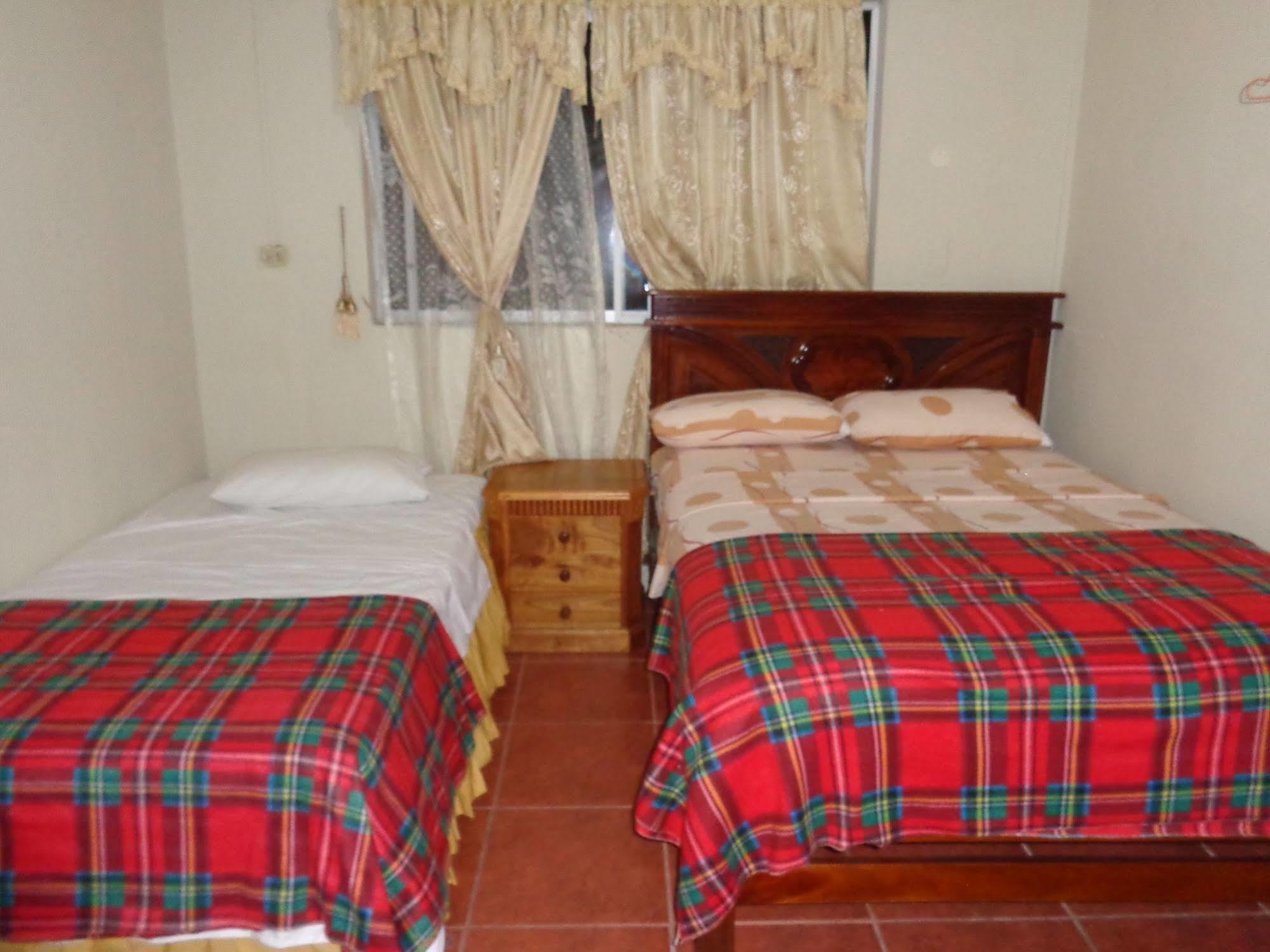 Hostal Miconia Puerto Ayora  Exterior photo