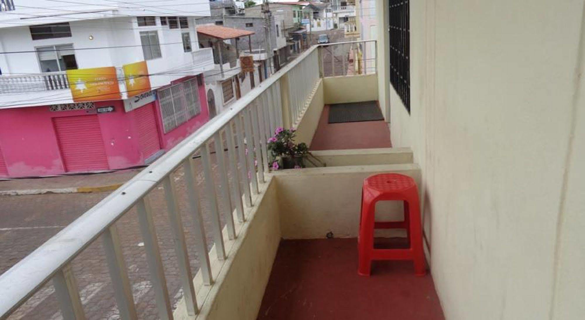 Hostal Miconia Puerto Ayora  Exterior photo